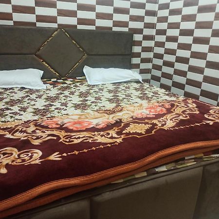 Mero Vrindavan Dham Hotel Екстериор снимка